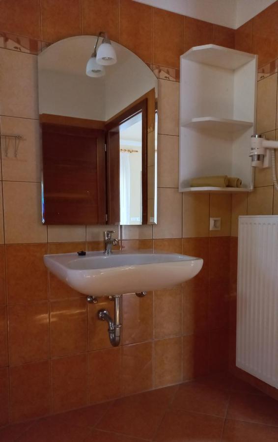 Nefelejcs Fagyizo Es Apartmanhaz Kistolmacs Exterior foto