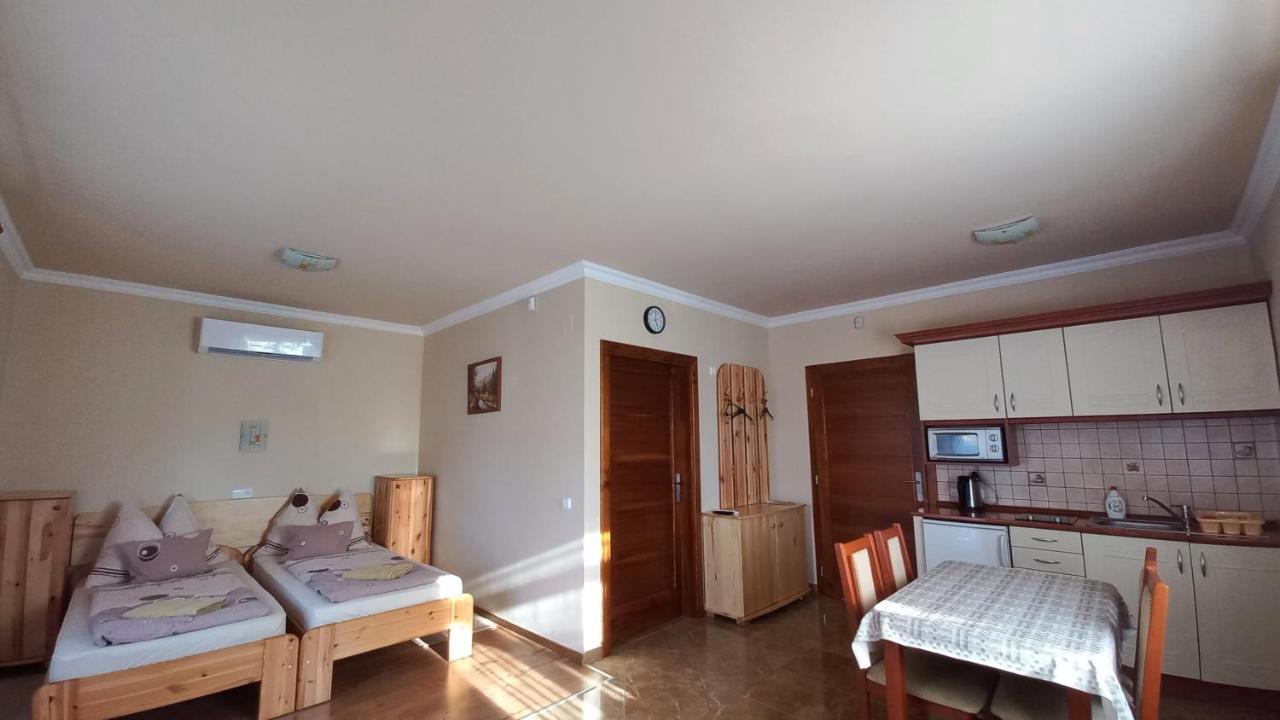 Nefelejcs Fagyizo Es Apartmanhaz Kistolmacs Exterior foto