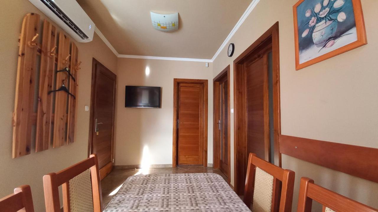 Nefelejcs Fagyizo Es Apartmanhaz Kistolmacs Exterior foto