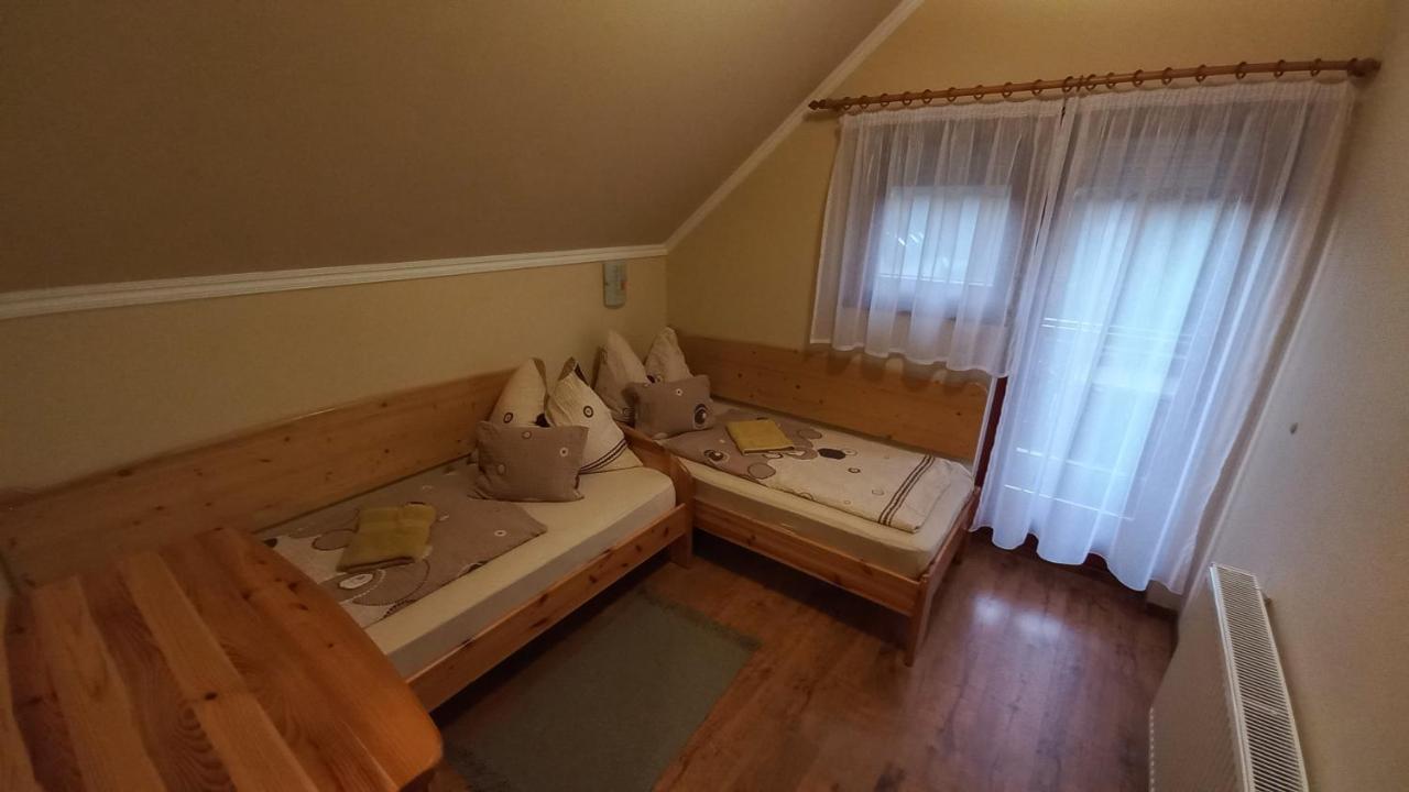 Nefelejcs Fagyizo Es Apartmanhaz Kistolmacs Exterior foto