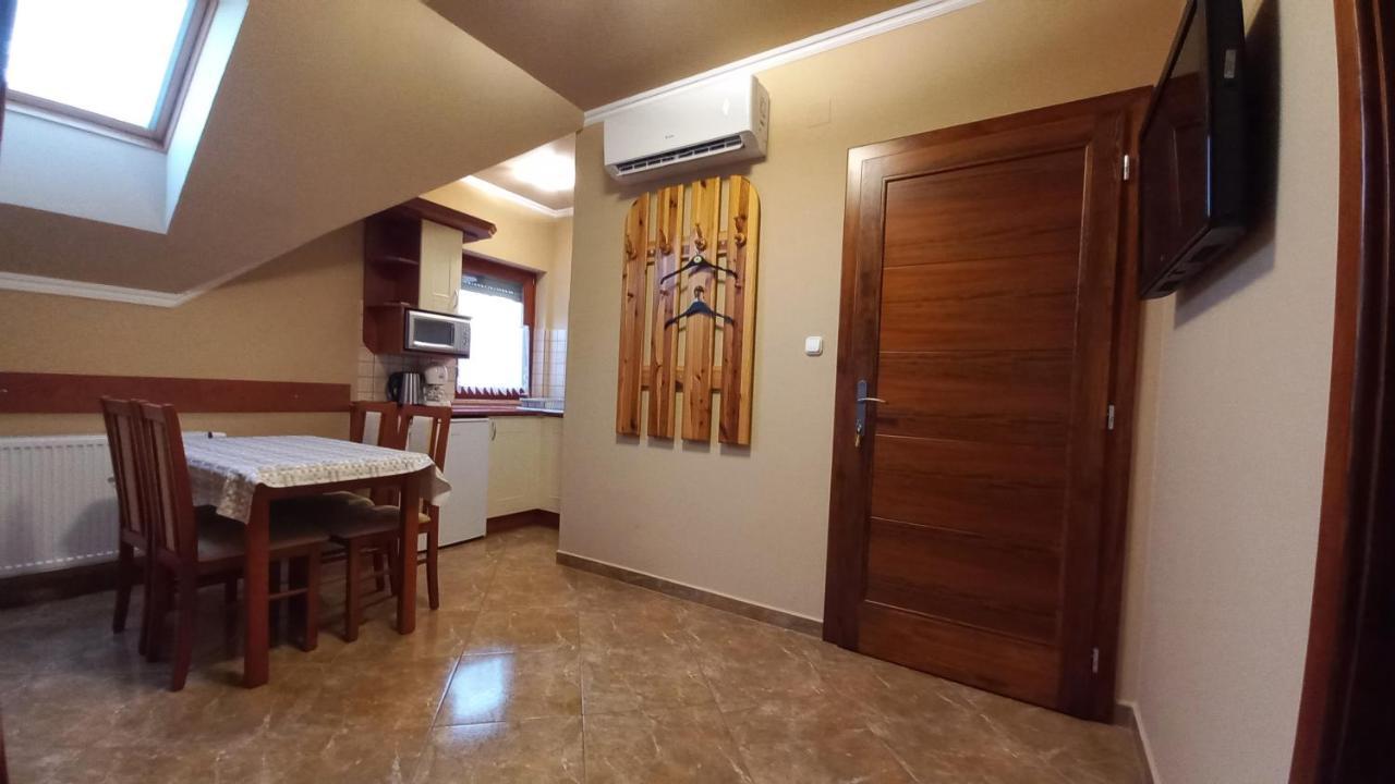 Nefelejcs Fagyizo Es Apartmanhaz Kistolmacs Exterior foto