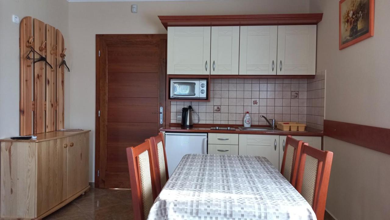 Nefelejcs Fagyizo Es Apartmanhaz Kistolmacs Exterior foto