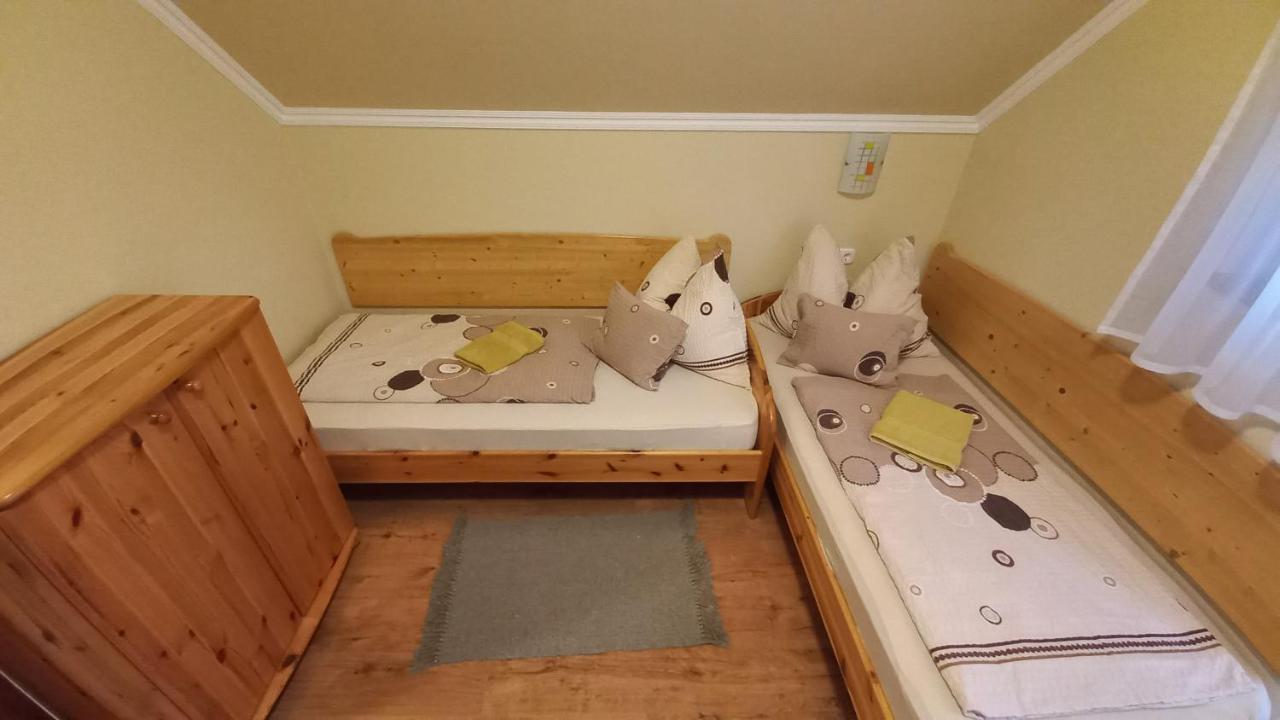 Nefelejcs Fagyizo Es Apartmanhaz Kistolmacs Exterior foto