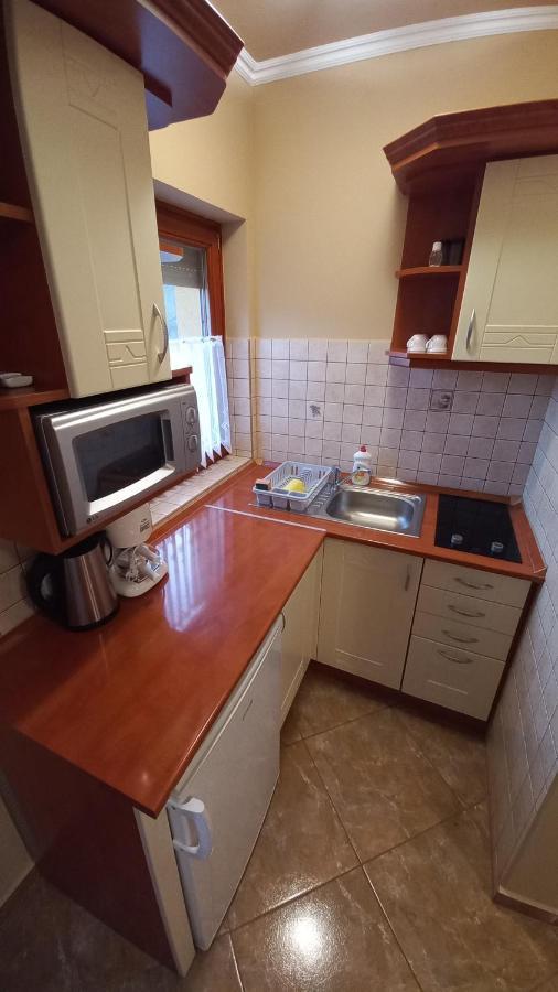 Nefelejcs Fagyizo Es Apartmanhaz Kistolmacs Exterior foto