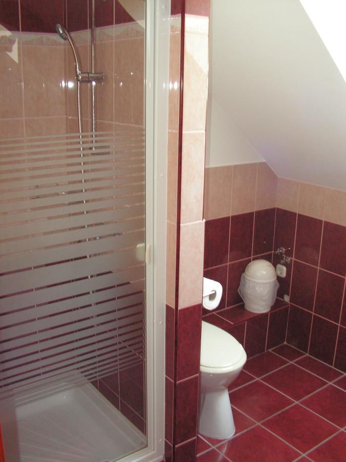 Nefelejcs Fagyizo Es Apartmanhaz Kistolmacs Exterior foto