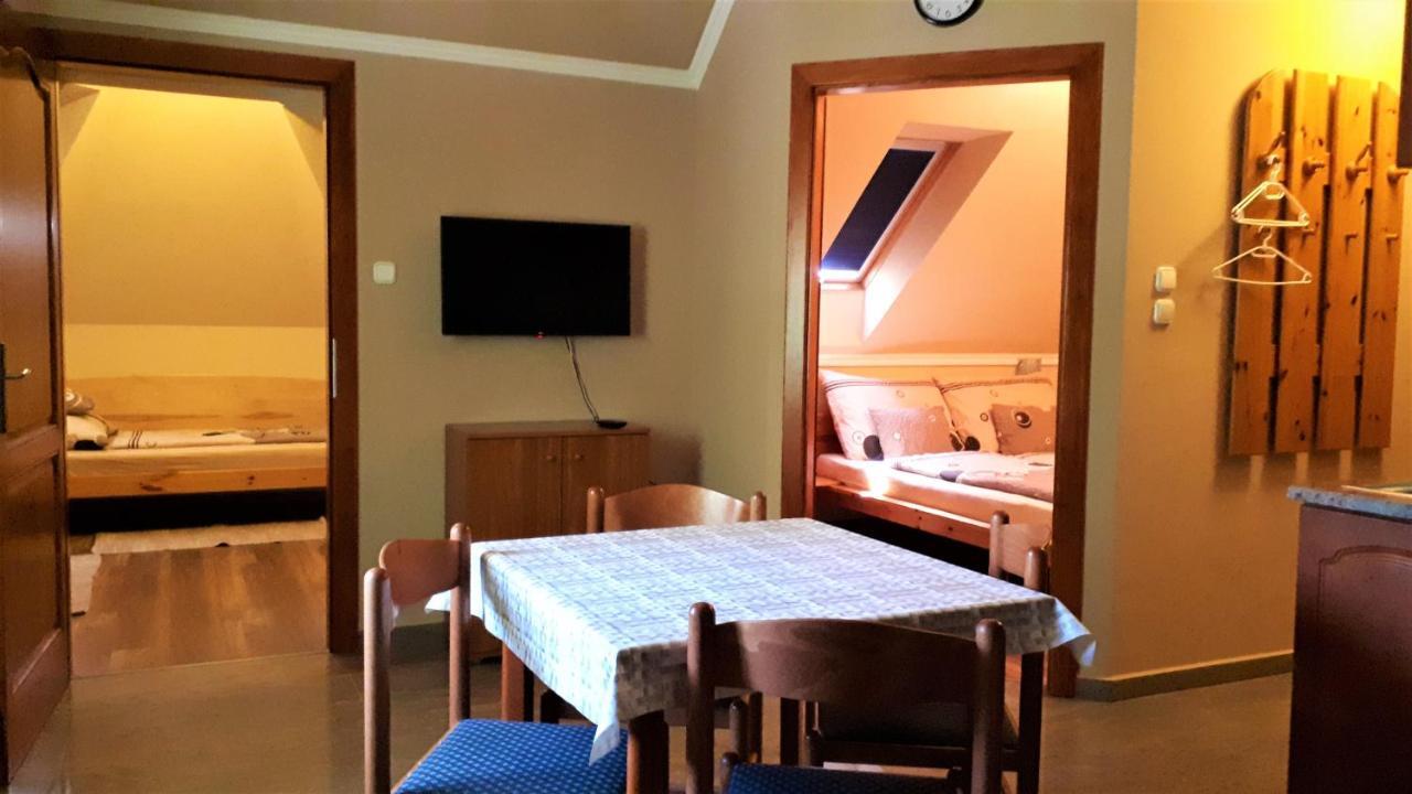 Nefelejcs Fagyizo Es Apartmanhaz Kistolmacs Exterior foto