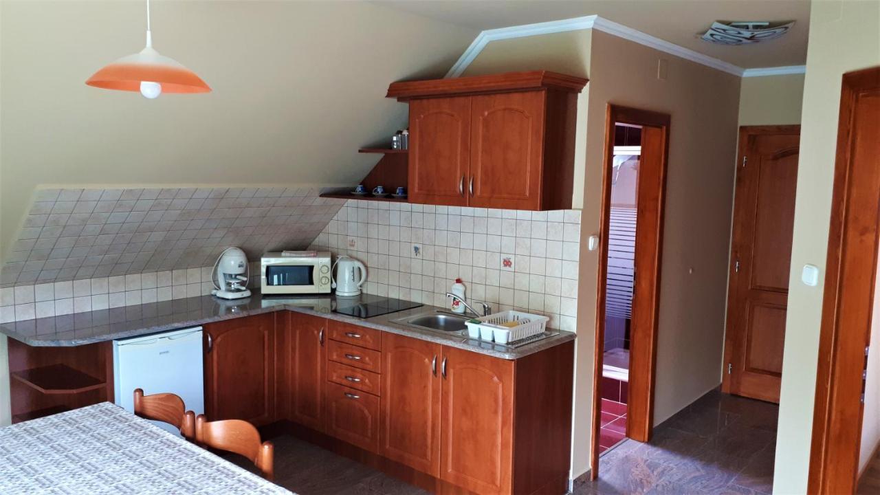 Nefelejcs Fagyizo Es Apartmanhaz Kistolmacs Exterior foto